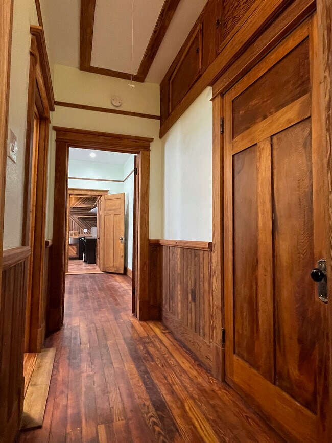 Building Photo - 2221 Saint Bernard Ave
