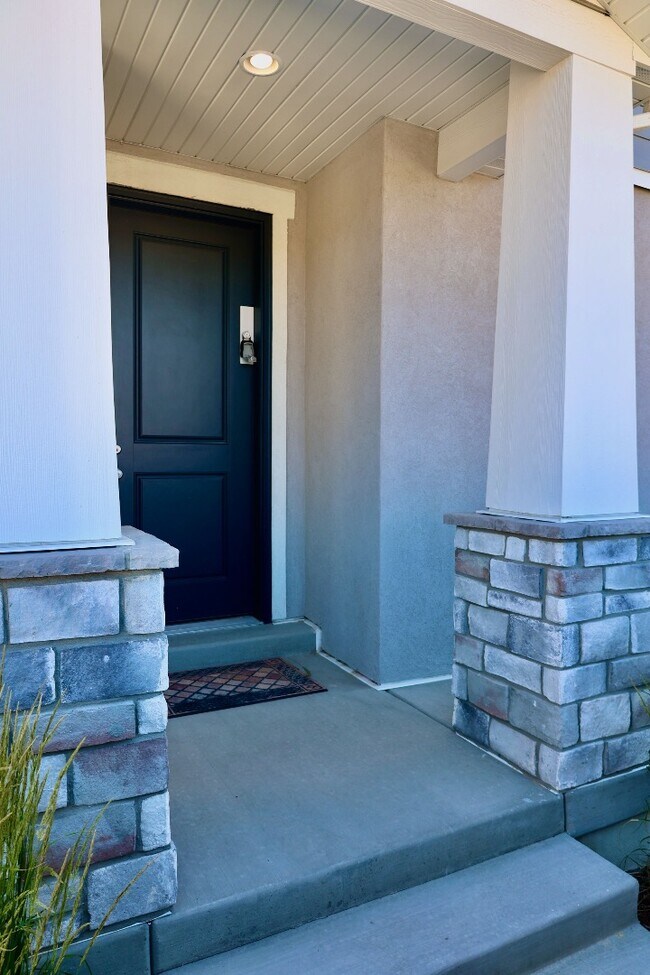 Building Photo - 15104 S Wild Horse Wy