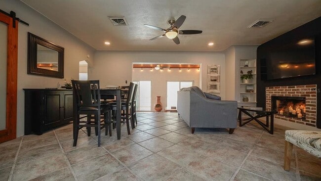 Building Photo - 4739 Baywood Point S