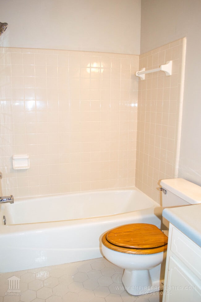 Building Photo - Beautiful Large home off of Mahan