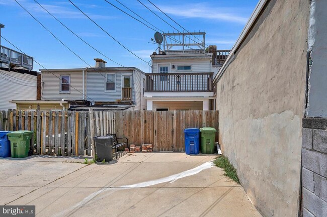 Building Photo - 1329 S Charles St