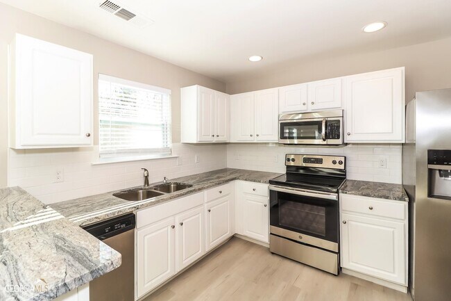 Building Photo - 252 Carrington Way