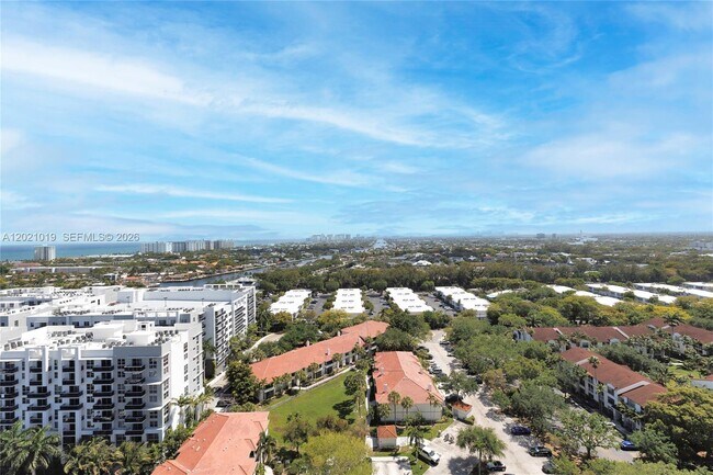 Building Photo - 3200 Port Royale Dr N