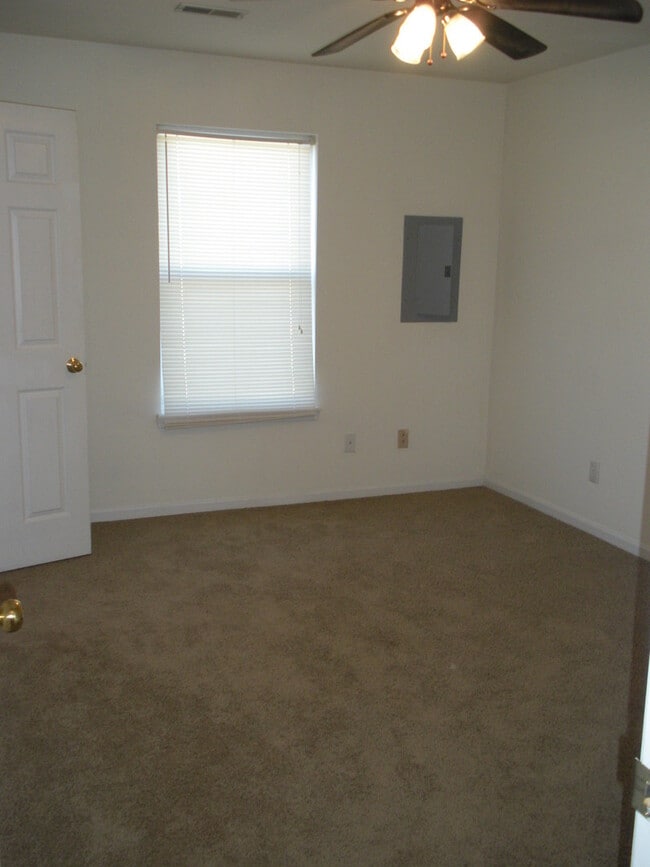 Building Photo - 3518-3520-3520 Prescott Dr