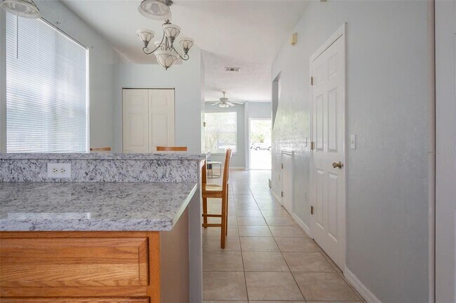 Building Photo - 3860 SW 20th Ave