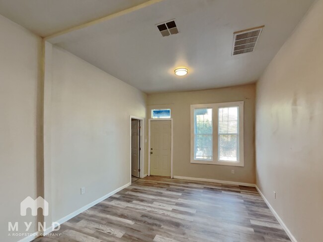 Building Photo - 355 Henry St