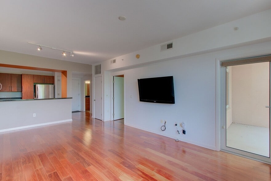 Building Photo - 54 Rainey St