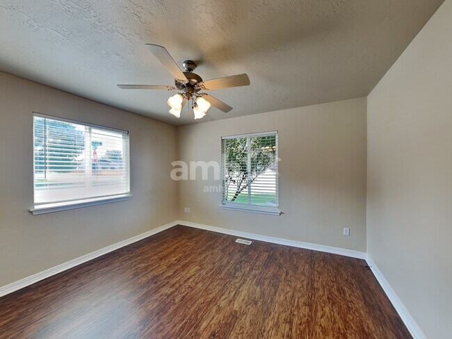 Building Photo - 290 N Taurus Way