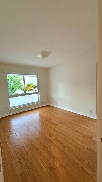 Building Photo - 410 N Canyon Blvd