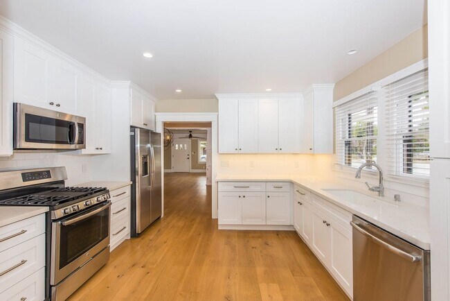 Building Photo - 306 N Shaffer St