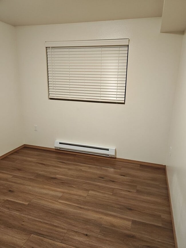 Building Photo - 3 bedroom 1 bath - Washer/Dryer in unit! Corner unit comes with a garage! $500 off first month's ...