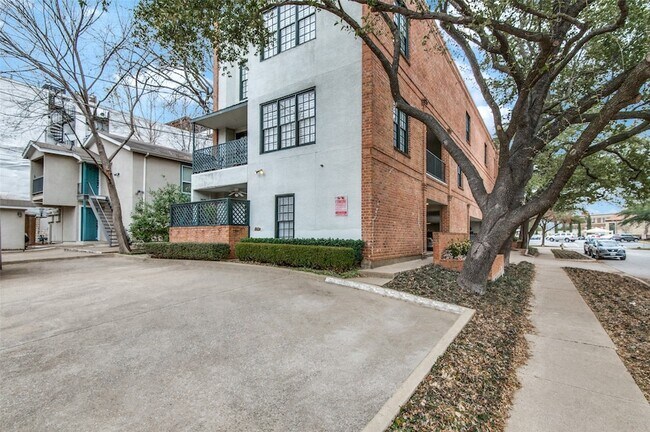 Building Photo - 3905 Gilbert Ave