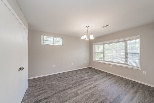 Building Photo - 2914 Scottsbluff Dr