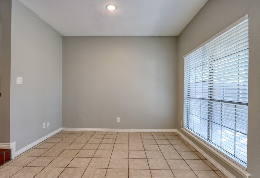 Building Photo - 317 Benjamin St