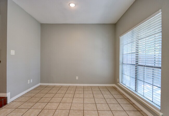 Building Photo - 317 Benjamin St