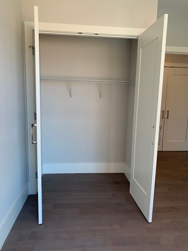 Building Photo - SEPTEMBER 1 - 1 bedroom apartment In Jamai...