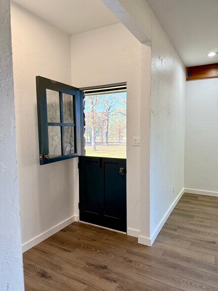 Building Photo - 5901 Star Ln