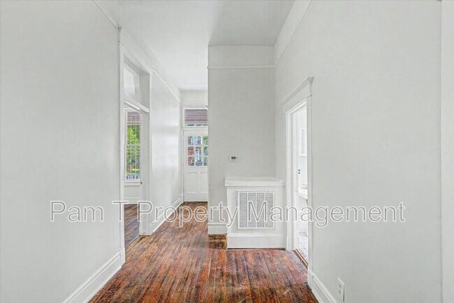 Building Photo - 512 E Waldburg Ln