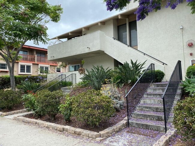 Building Photo - Lovely 2Bedroom, 2 Bathroom Condo!