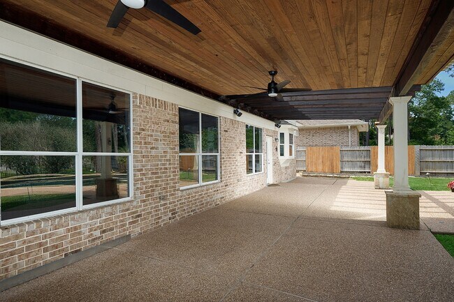 Building Photo - 138 Oriel Oaks Cir