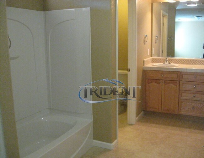 Building Photo - 406 Hetherington Cir