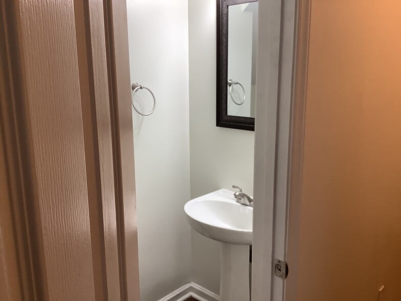 Building Photo - 3749 Sipes Ln