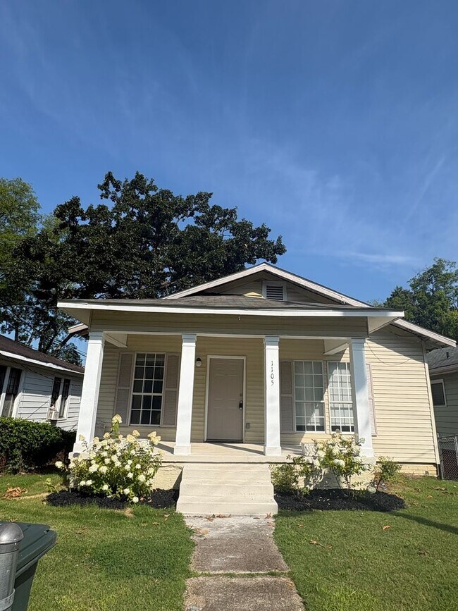 Building Photo - A charming 3-bedroom, 2 bath House