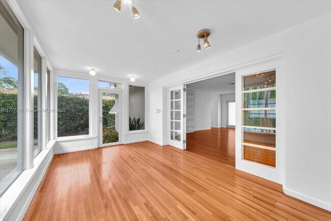 Building Photo - 7911 SW 55th Ave
