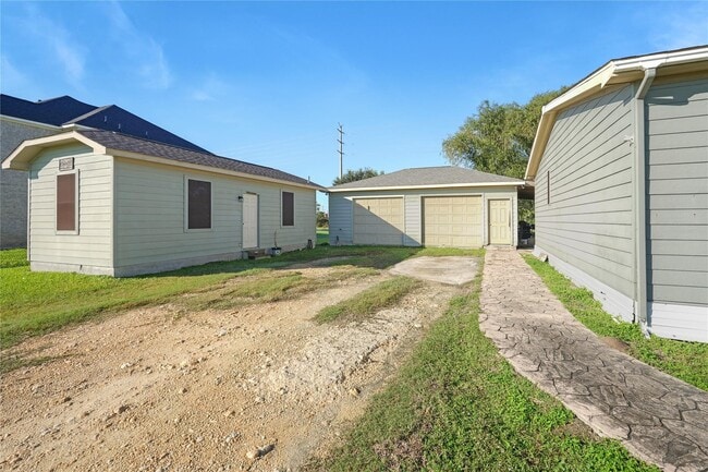 Building Photo - 15926 Millers Landing Dr