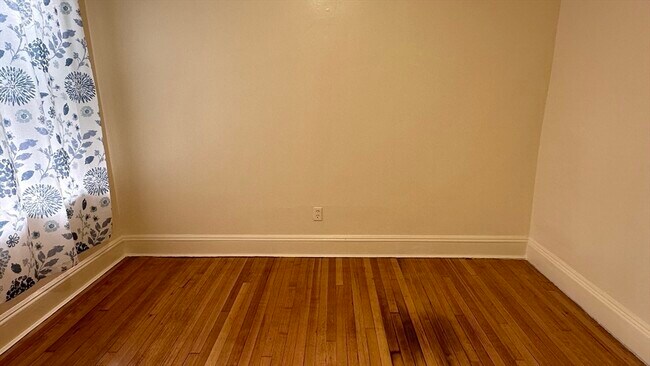 Building Photo - 40 Chester St