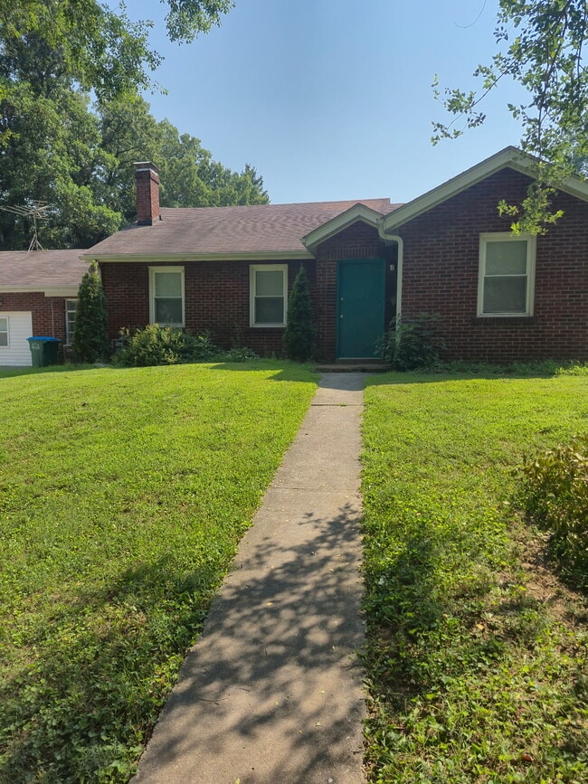 Primary Photo - 1 Woodside Dr