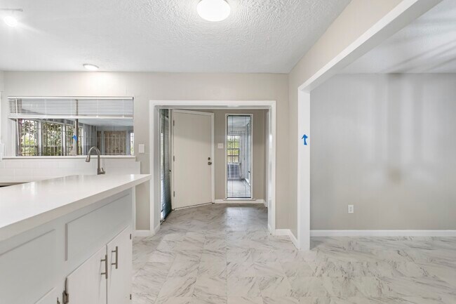 Building Photo - 6602 Indian Lake Dr