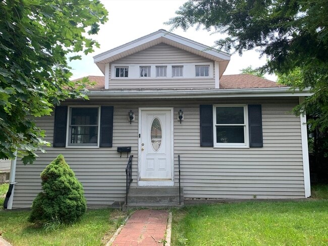Primary Photo - 314 Plantation St