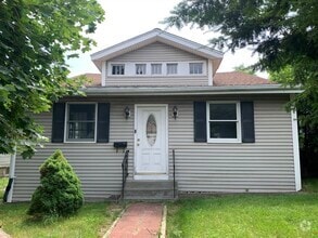 Building Photo - 314 Plantation St