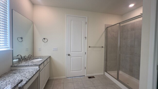 Building Photo - Great House In Fort Collins.  FALL LEASE SPECIAL! - $1000 off your 1st months rent!