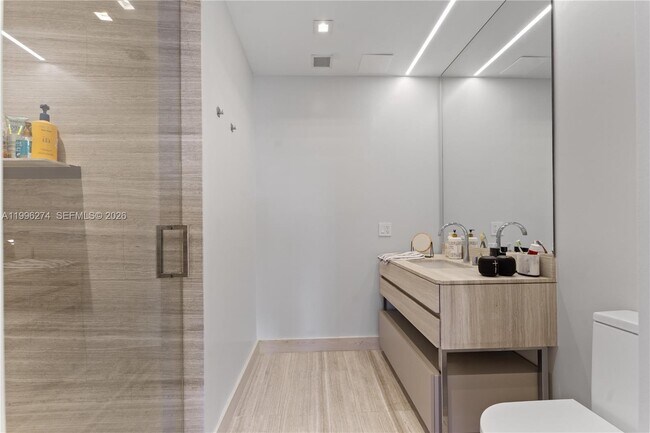 Building Photo - 18975 Collins Ave