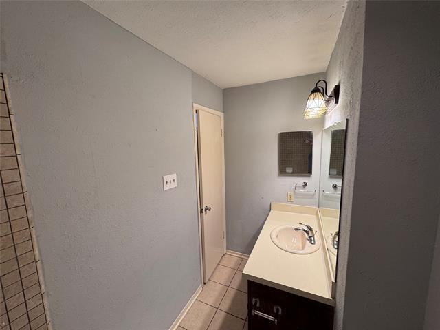 Building Photo - 513 Southlake Dr