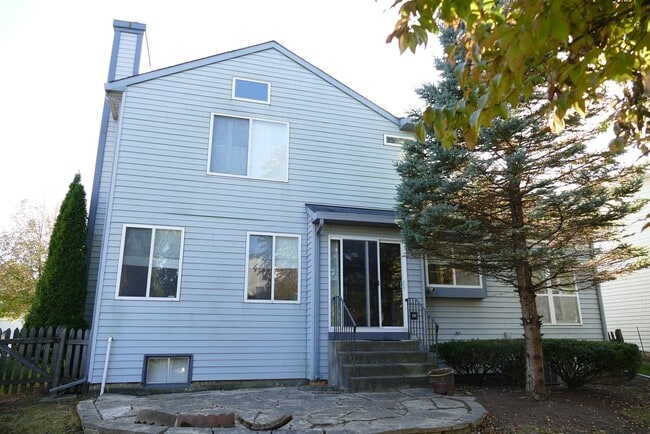 Building Photo - 2052 Spice Cir