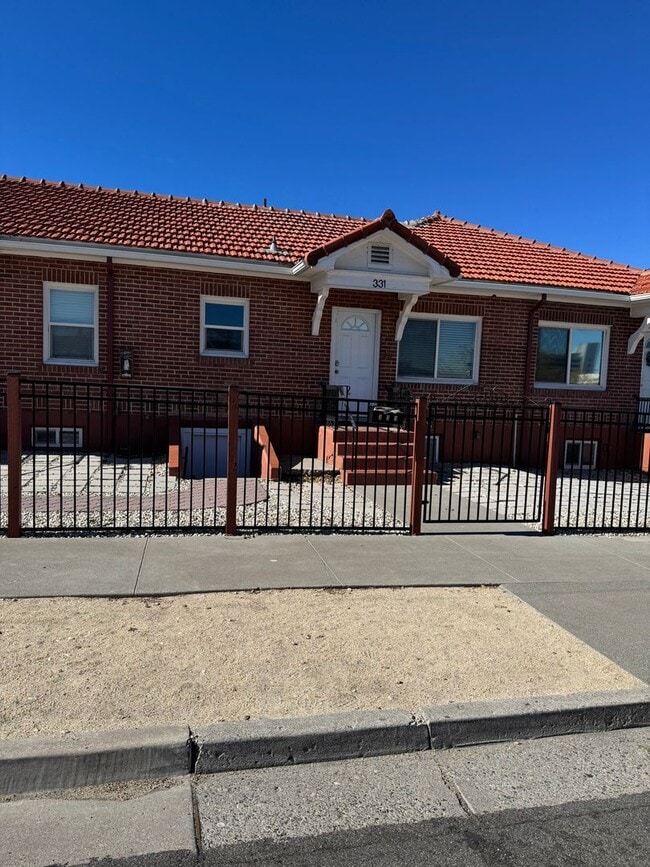 Primary Photo - TRI PLEX in midtown..1 bedroom 1 bath with...