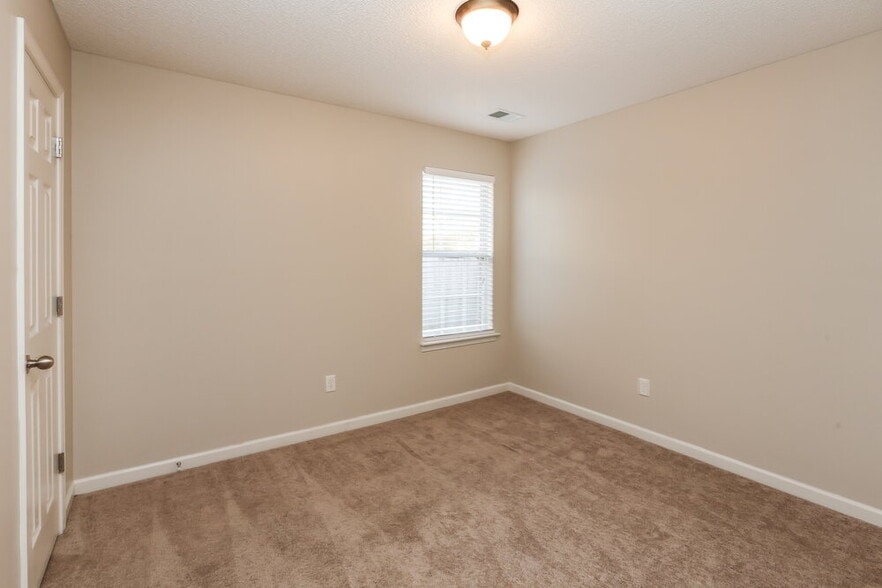 Building Photo - 7182 Crape Myrtle Dr