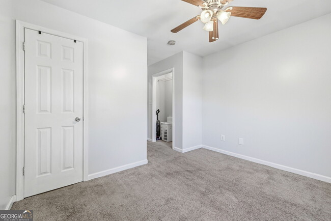 Building Photo - 205 Pineview Dr