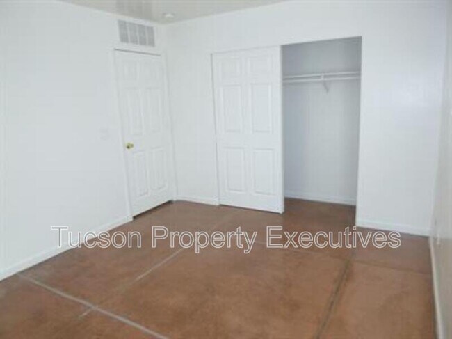 Building Photo - 1412 E 25th St