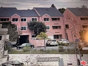 Building Photo - 4810 S La Brea Ave