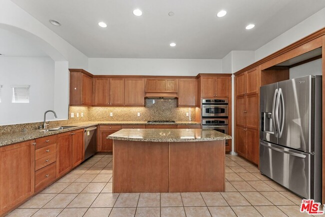 Building Photo - 5738 S Celedon Creek