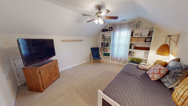 Building Photo - 5 Bedrooms with Golf Course Views in Carol...