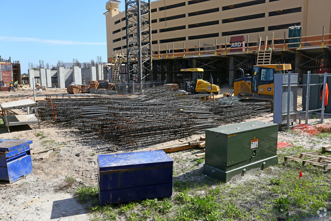 Building Photo - Calypso Tower III