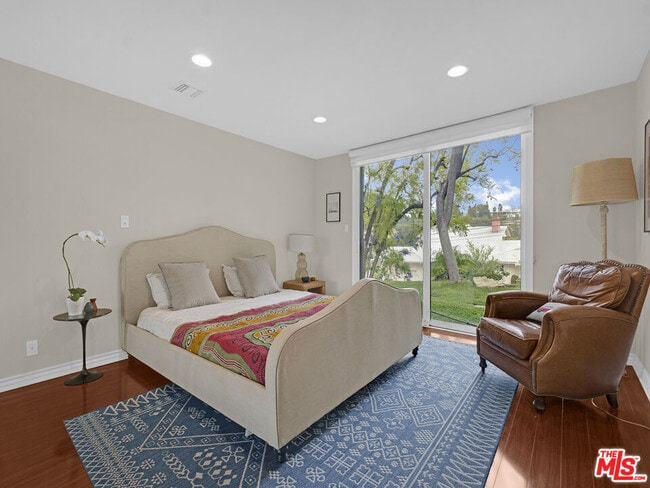 Building Photo - 3835 Sapphire Dr