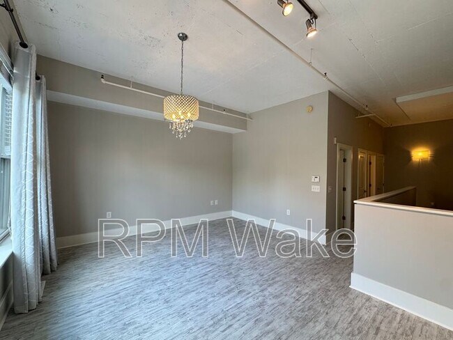 Building Photo - 444 S Blount St