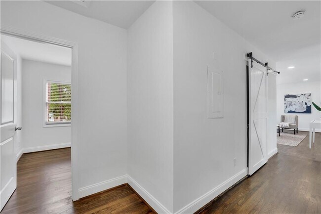 Building Photo - 2222 Beecher Cir SW