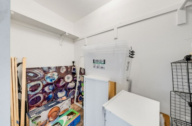 Building Photo - 70 Hui Rd F